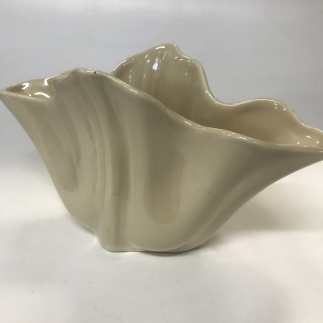 VASE, Art Deco - Australian Pottery Cream